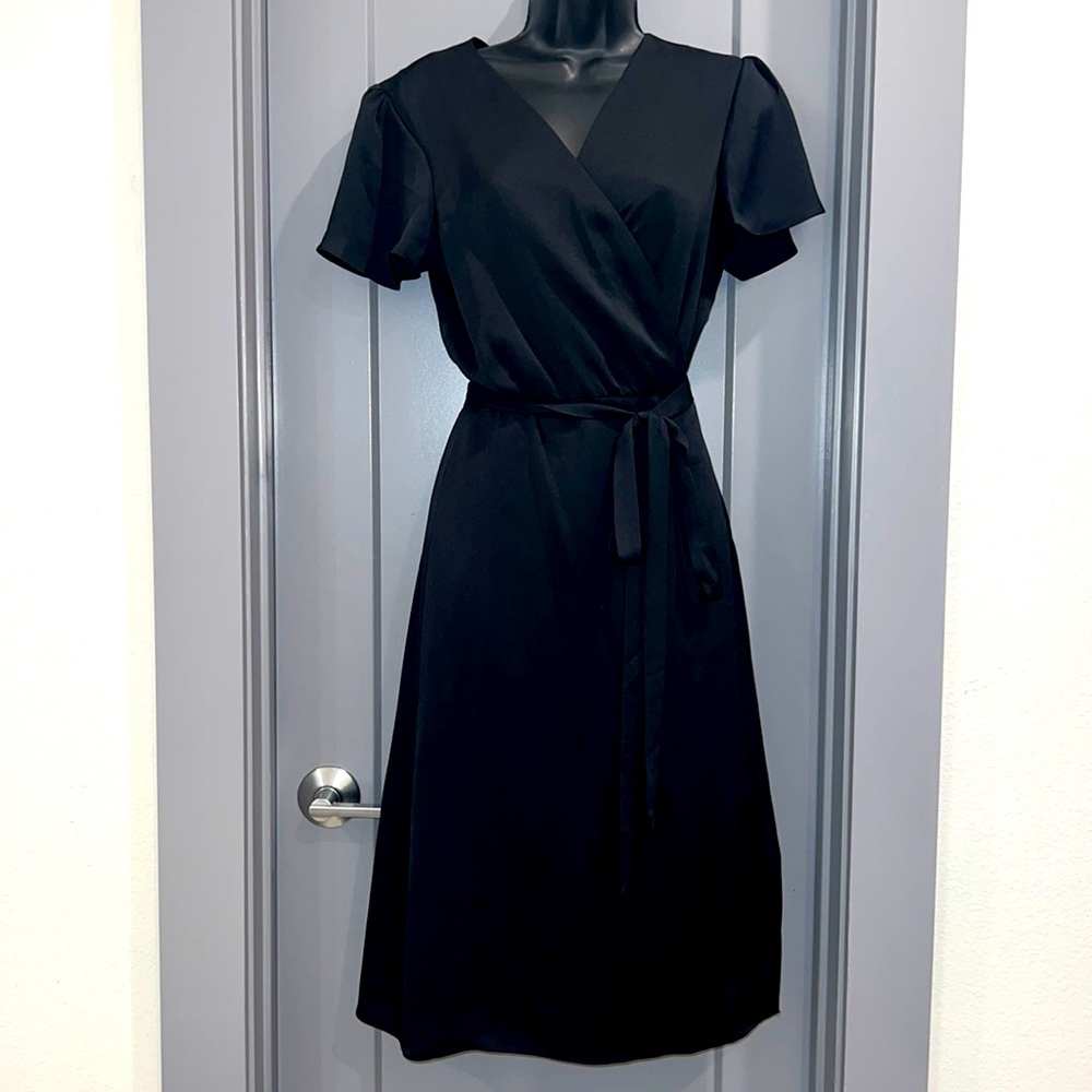 Banana Republic black wrapped short sleeve knee length dress with accordion side